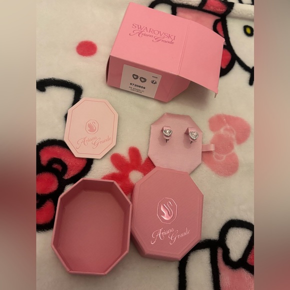 Stylish Silver Heart Earrings - Picture 8 of 11